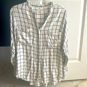 Great lightweight plaid top for Fall. Wear to work or football game. Size S